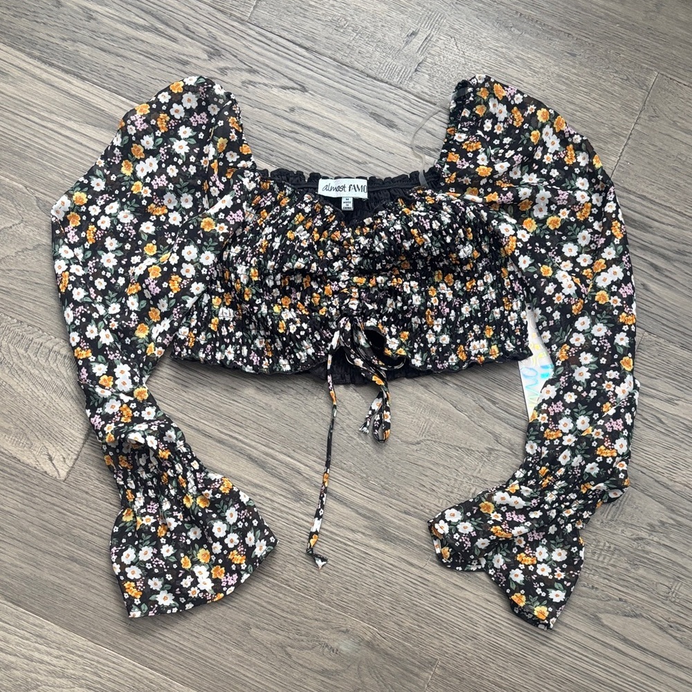 Almost Famous | NWT Black Floral Puff Sleeve Cropped Blouse Size Medium Boho